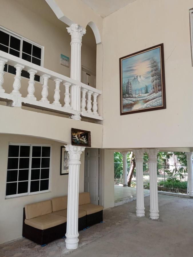 Grace Garden Guesthouse By Eminence Ent Ocho Rios Exterior photo