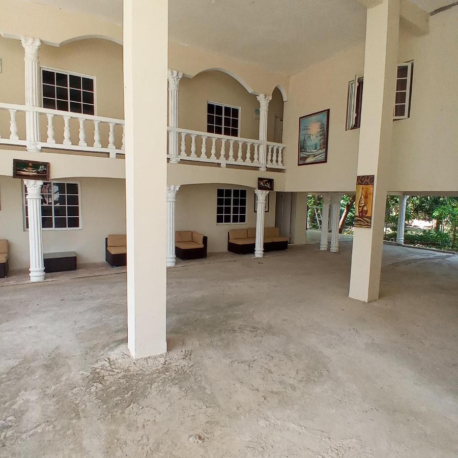 Grace Garden Guesthouse By Eminence Ent Ocho Rios Exterior photo